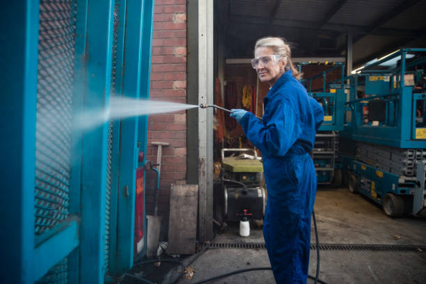 Best Garage Pressure Washing  in De Pere, WI